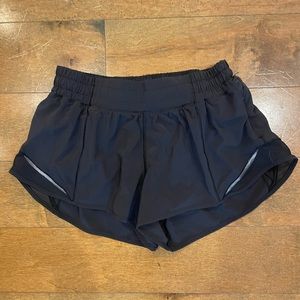 Lululemon Hotty Hot Low Rise 2.5 Shorts Size 6